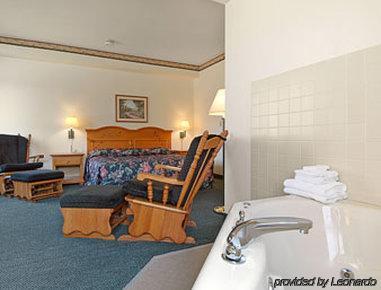 Hunter Lodge Ripley Room photo
